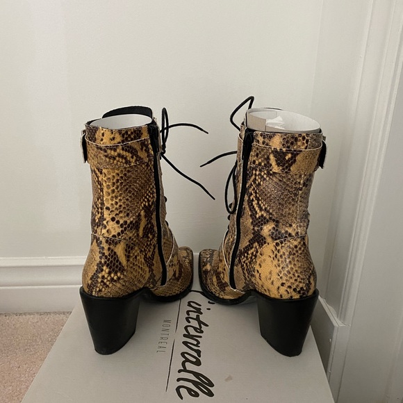 L’intervalle snake print leather heeled boots - Picture 3 of 3